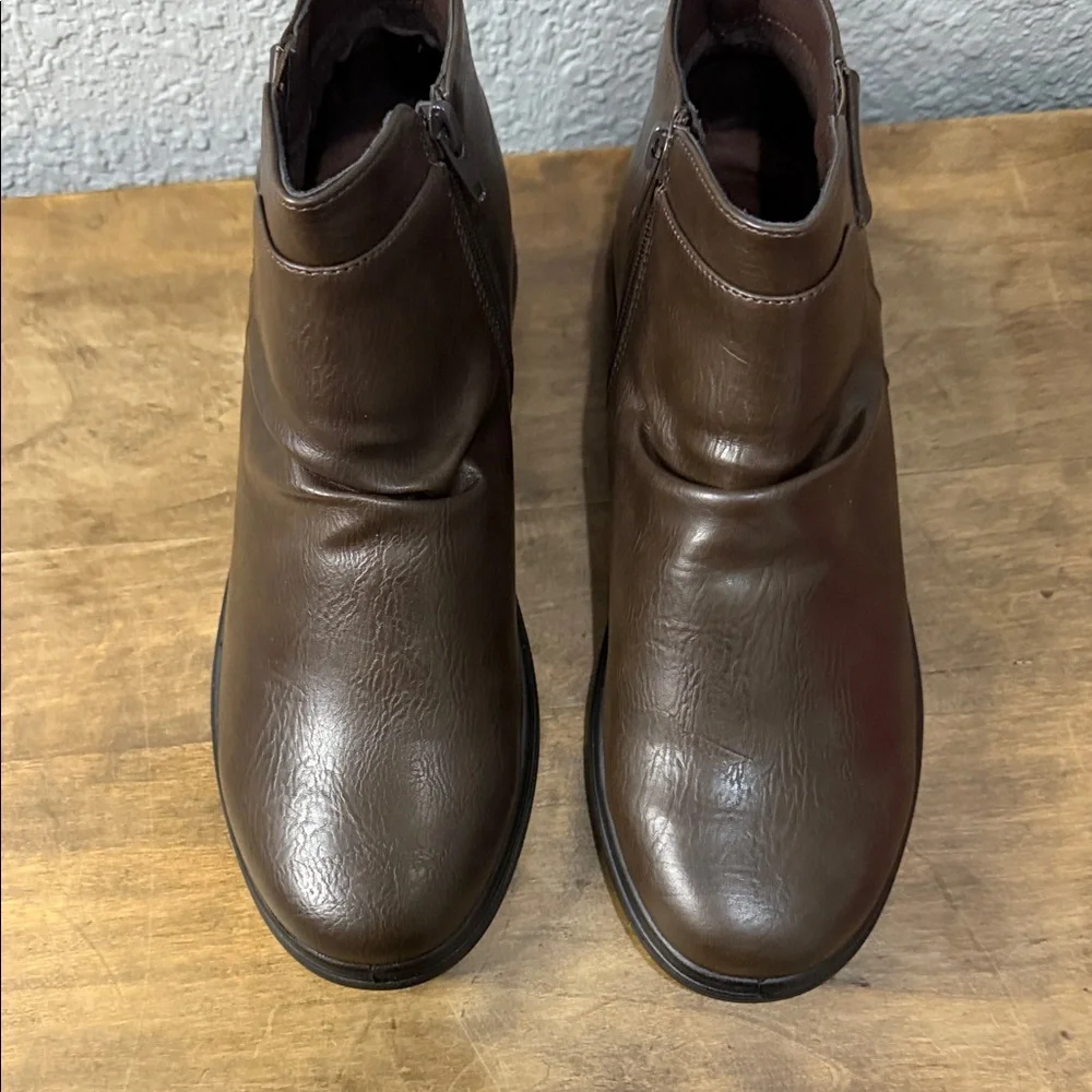 Easy Street Brown Ankle Boots size 9.5 wide new in box - Picture 2 of 8
